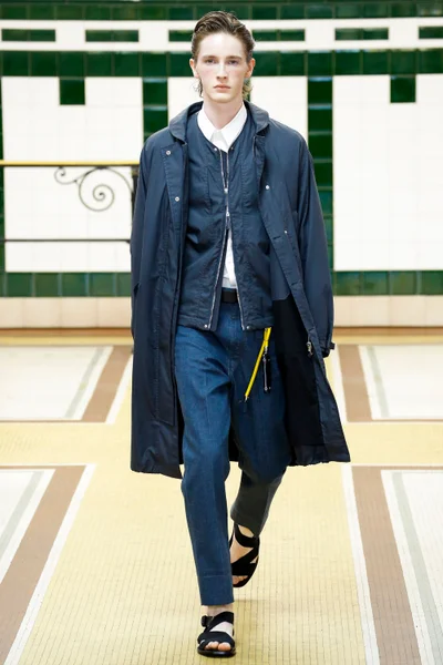 Look 25